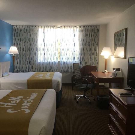 Days Inn & Suites By Wyndham Tallahassee Conf Center I-10 Zewnętrze zdjęcie