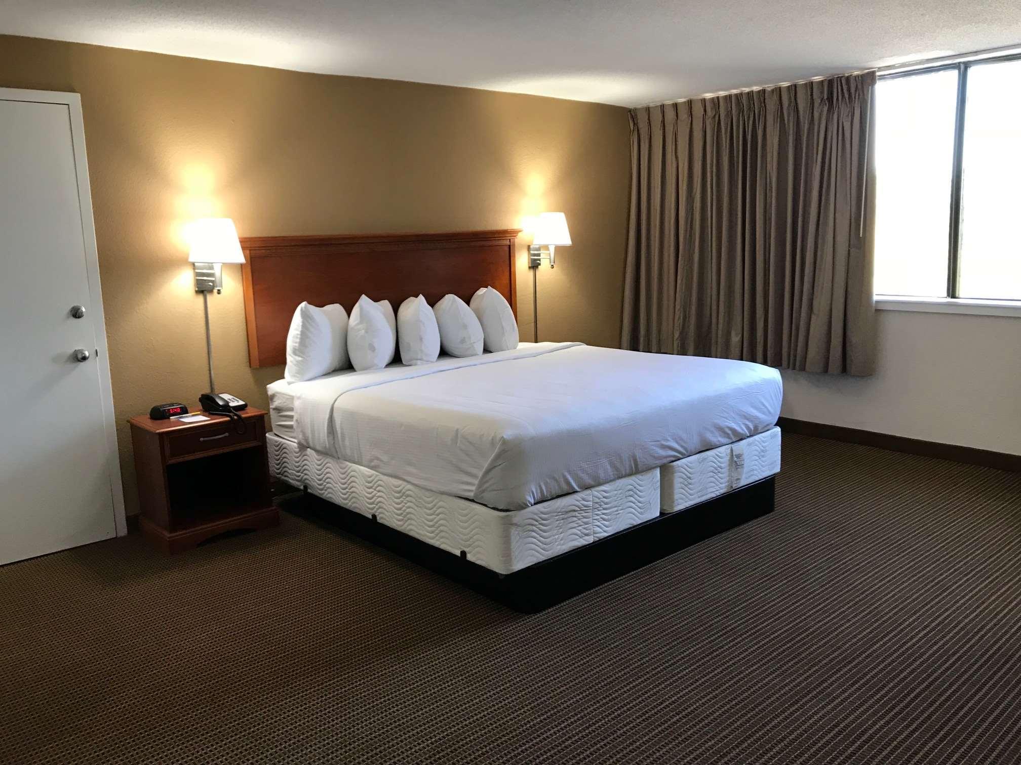 Days Inn & Suites By Wyndham Tallahassee Conf Center I-10 Zewnętrze zdjęcie