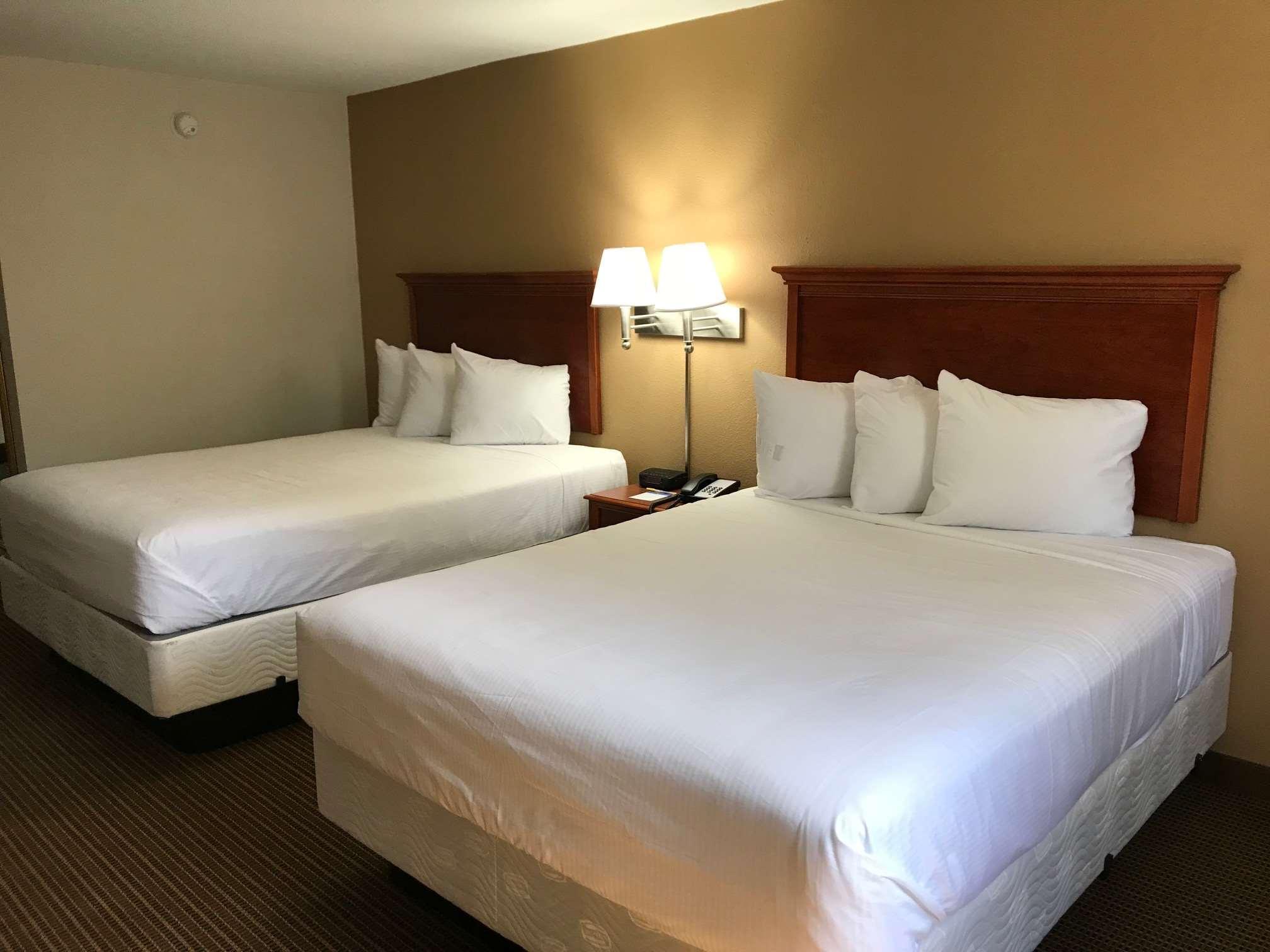 Days Inn & Suites By Wyndham Tallahassee Conf Center I-10 Zewnętrze zdjęcie