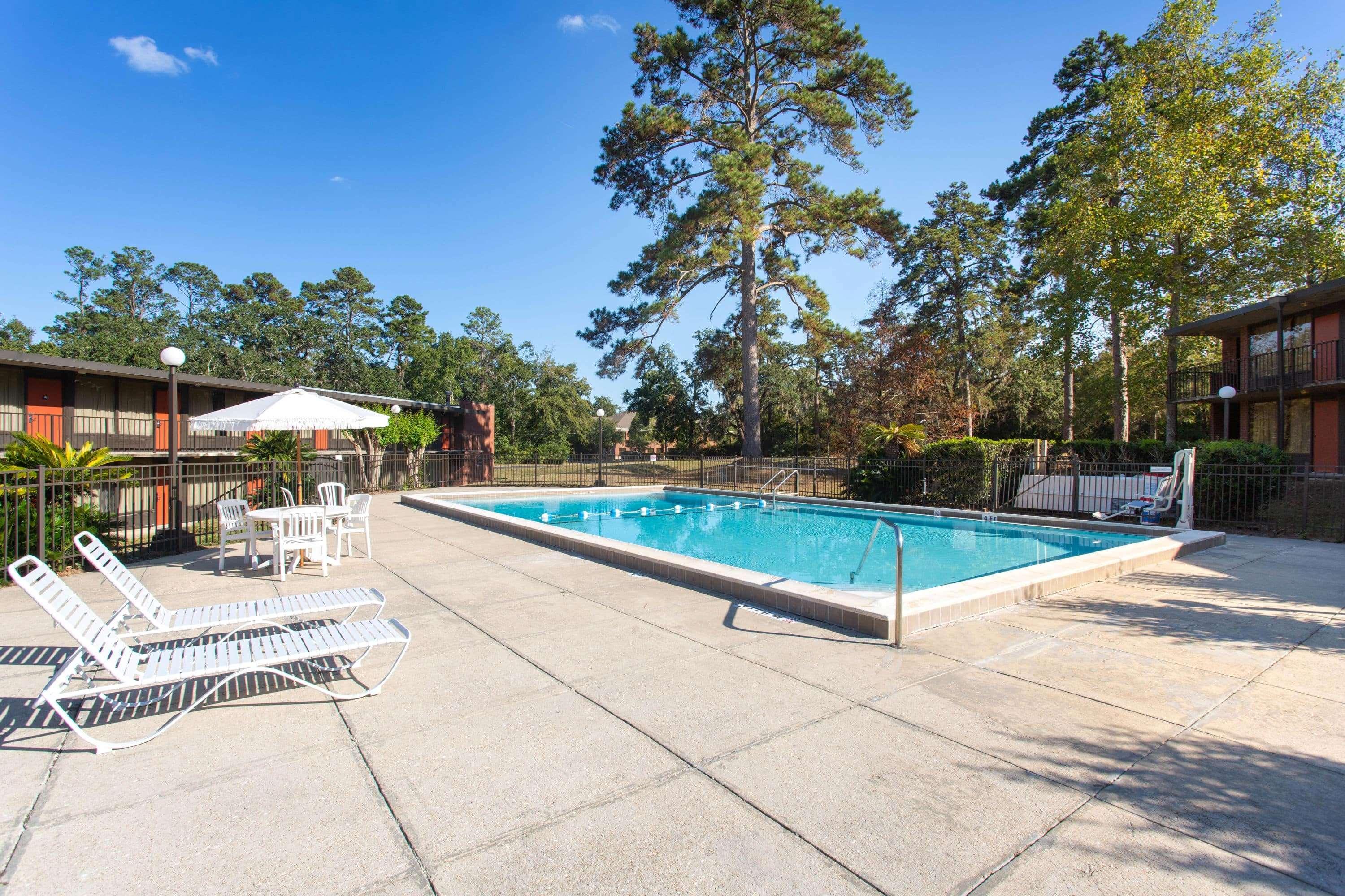 Days Inn & Suites By Wyndham Tallahassee Conf Center I-10 Zewnętrze zdjęcie