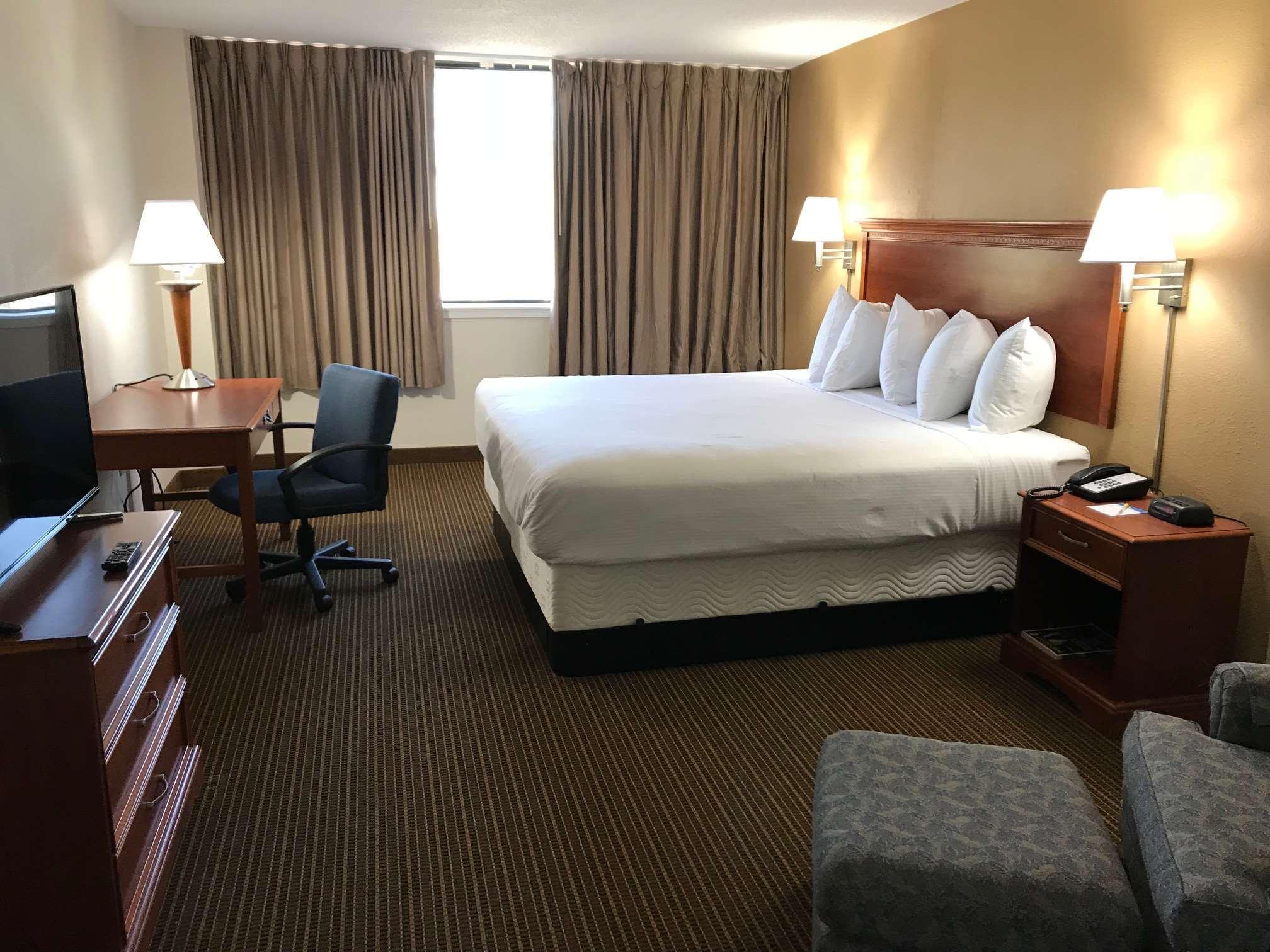 Days Inn & Suites By Wyndham Tallahassee Conf Center I-10 Zewnętrze zdjęcie