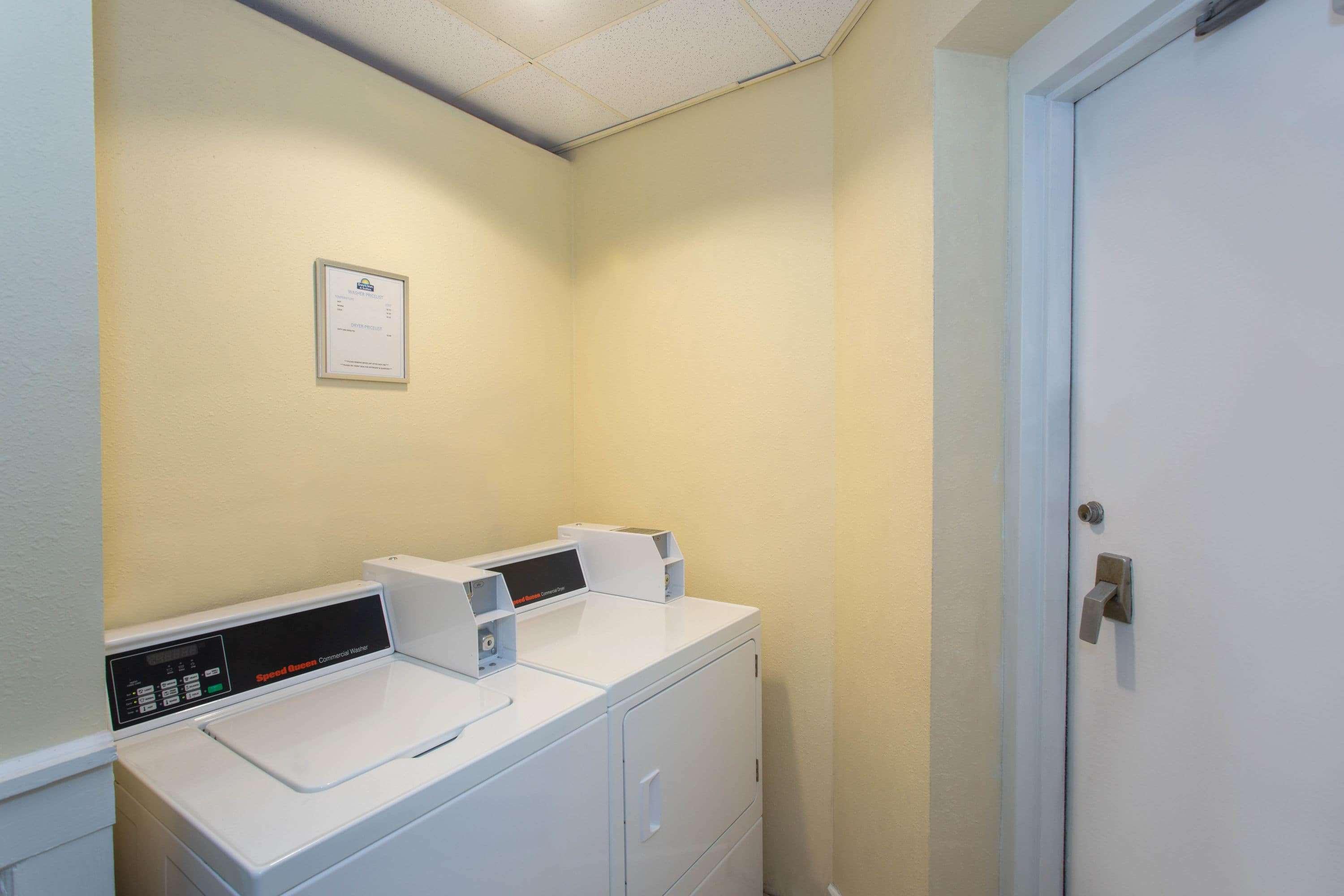 Days Inn & Suites By Wyndham Tallahassee Conf Center I-10 Zewnętrze zdjęcie