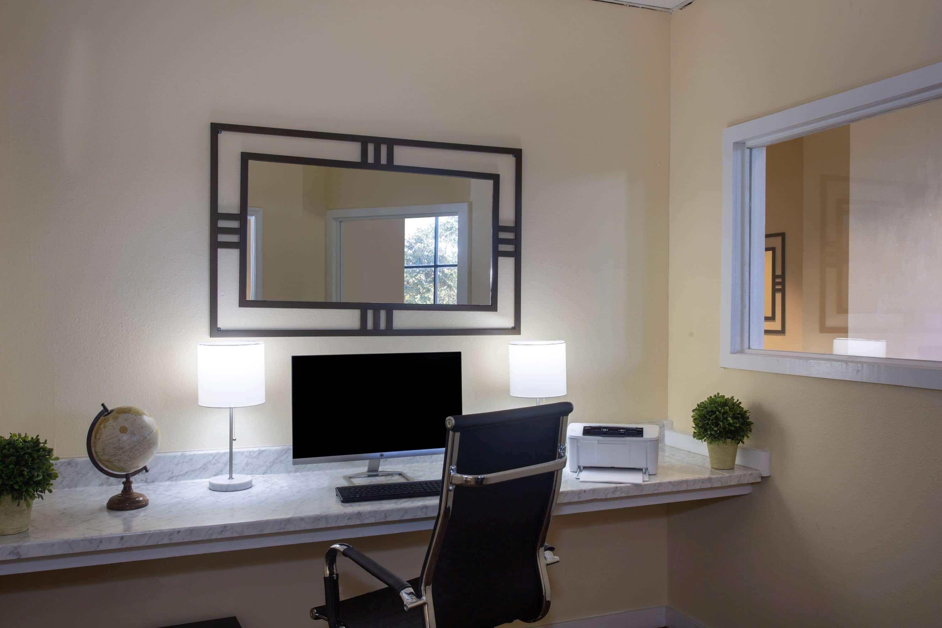 Days Inn & Suites By Wyndham Tallahassee Conf Center I-10 Zewnętrze zdjęcie