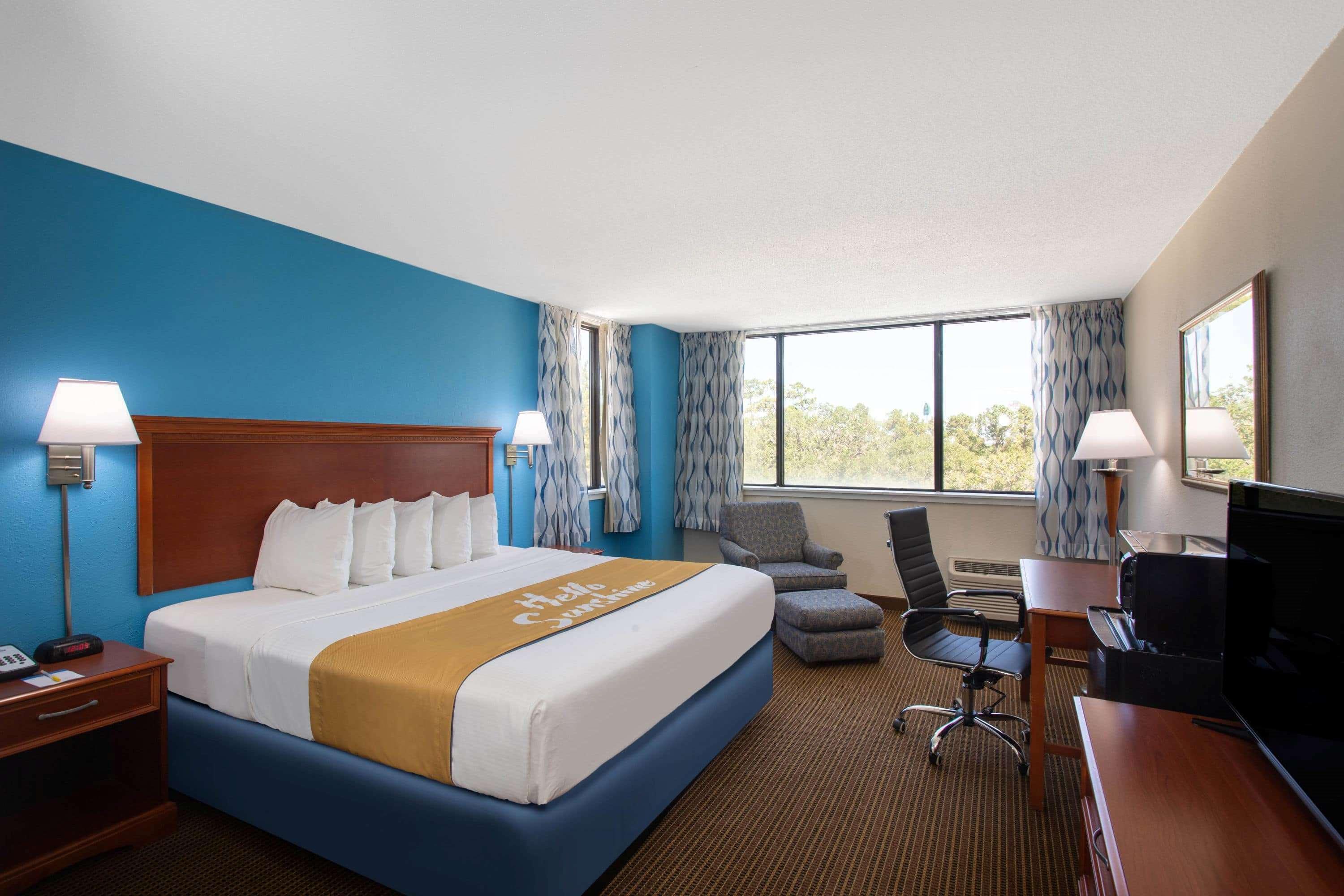 Days Inn & Suites By Wyndham Tallahassee Conf Center I-10 Zewnętrze zdjęcie