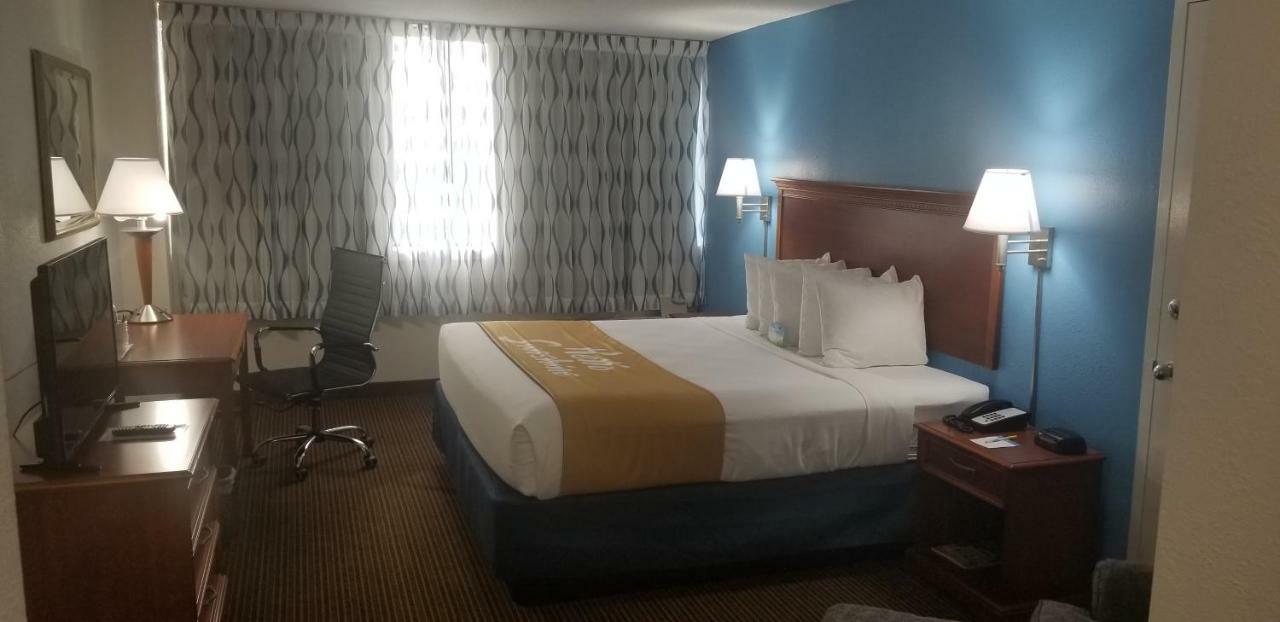 Days Inn & Suites By Wyndham Tallahassee Conf Center I-10 Zewnętrze zdjęcie