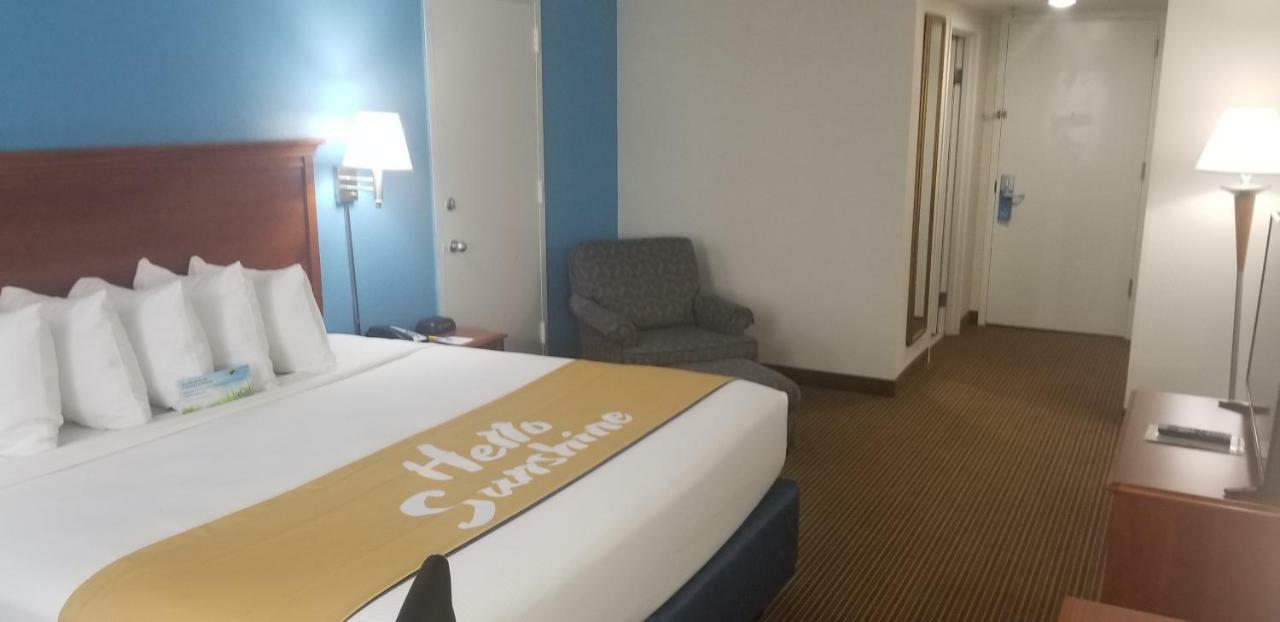 Days Inn & Suites By Wyndham Tallahassee Conf Center I-10 Zewnętrze zdjęcie