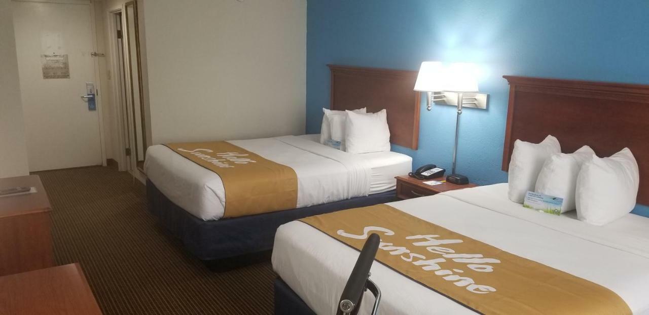 Days Inn & Suites By Wyndham Tallahassee Conf Center I-10 Zewnętrze zdjęcie