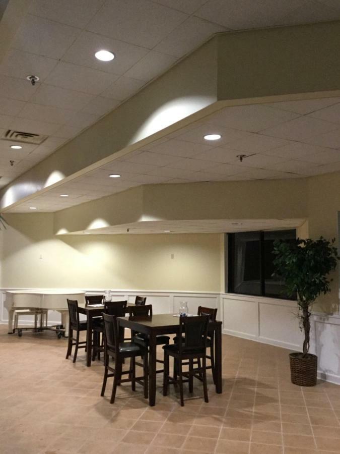 Days Inn & Suites By Wyndham Tallahassee Conf Center I-10 Zewnętrze zdjęcie
