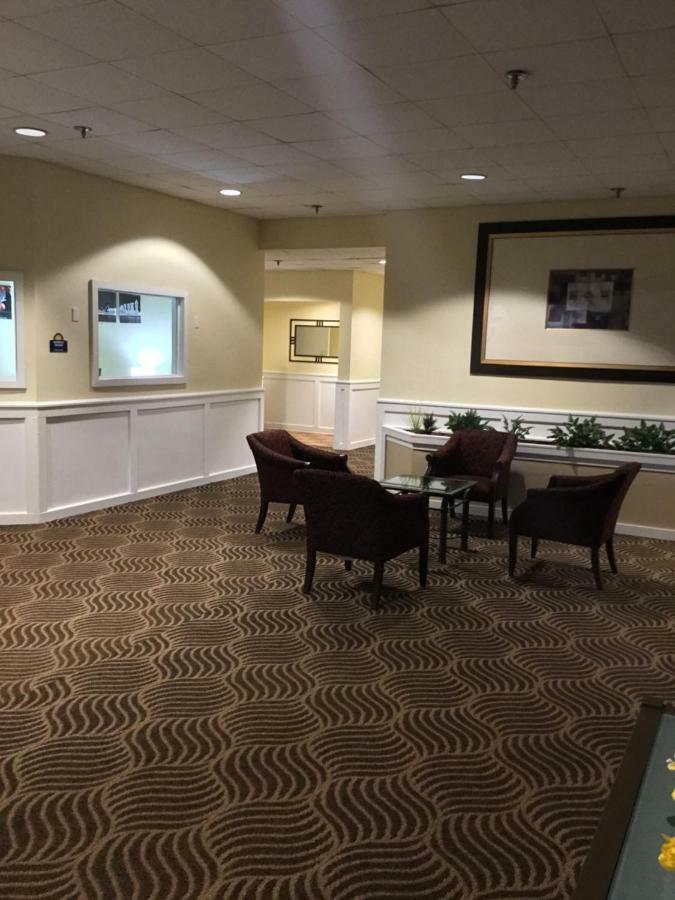Days Inn & Suites By Wyndham Tallahassee Conf Center I-10 Zewnętrze zdjęcie
