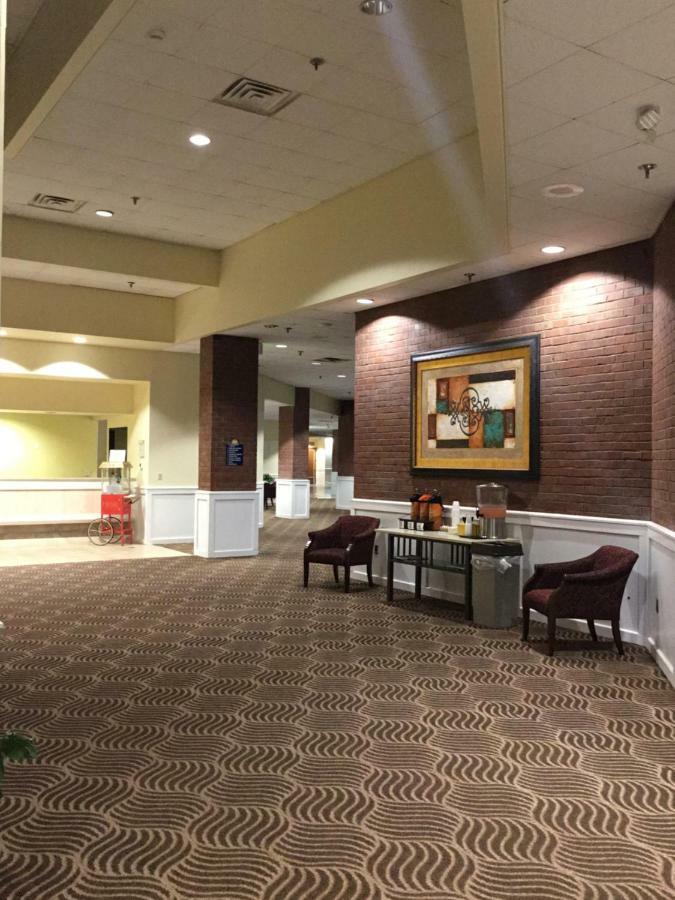 Days Inn & Suites By Wyndham Tallahassee Conf Center I-10 Zewnętrze zdjęcie