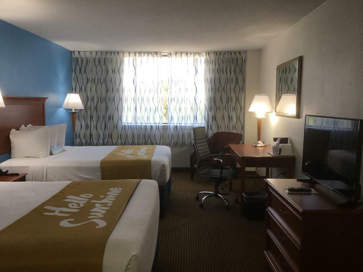 Days Inn & Suites By Wyndham Tallahassee Conf Center I-10 Zewnętrze zdjęcie