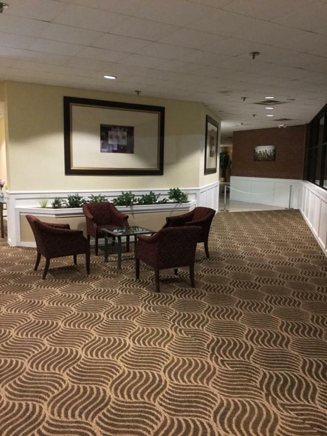Days Inn & Suites By Wyndham Tallahassee Conf Center I-10 Zewnętrze zdjęcie